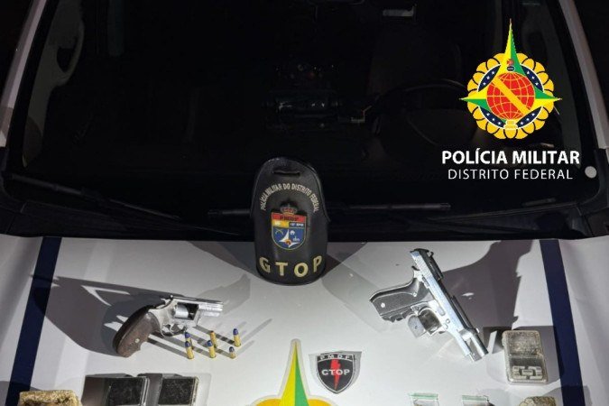 Homem preso por tráfico de entorpecentes e posse ilegal de arma de fogo na Estrutural - (crédito: PMDF/Divulgação) Homem preso por tráfico de entorpecentes e posse ilegal de arma de fogo na Estrutural - (crédito: PMDF/Divulgação)
