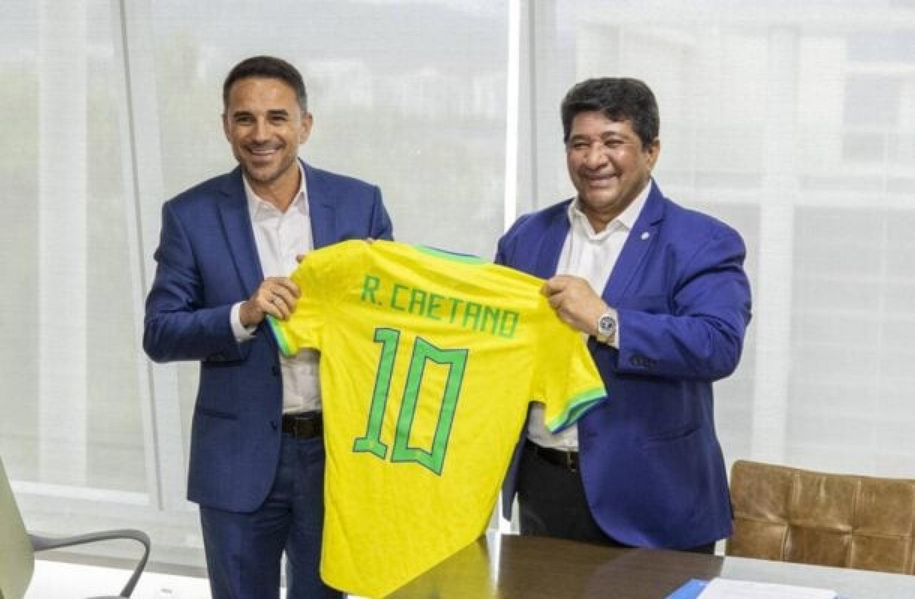 Pedrinho busca a contratação de Rodrigo Caetano, diretor de seleções da CBF, para o Vasco