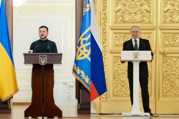 Esta montagem de fotos de arquivo criada em 12 de maio de 2025 mostra os presidentes Volodymyr Zelensky e Vladimir Putin -  (crédito: Handout, KRISTINA KORMILITSYNA / POOL / UKRAINIAN PRESIDENTIAL PRESS SERVICE / AFP)