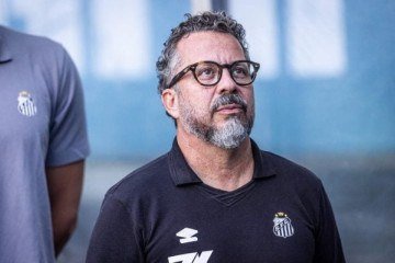 Cléber Xavier aponta evoluções no Santos e não foge do assunto rebaixamento: ‘Essa é a realidade’