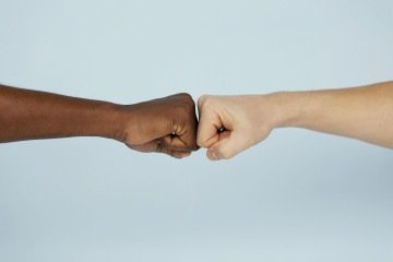 Candidatos negros participarão tanto da ampla concorrência quanto da disputa pelas vagas reservadas -  (crédito: Reprodução/Freepik )