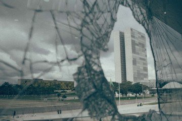 Filme traz depoimentos inéditos de figuras emblemáticas da política brasileira
 -  (crédito: Divulgação )