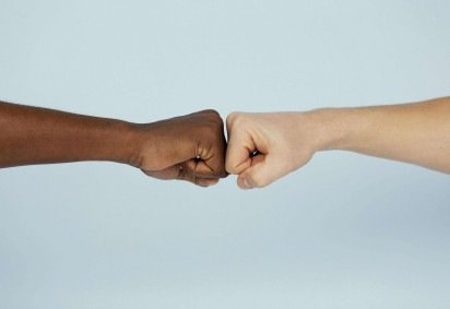 Candidatos negros participarão tanto da ampla concorrência quanto da disputa pelas vagas reservadas -  (crédito: Reprodução/Freepik )