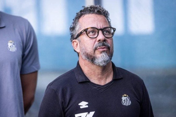 Cléber Xavier ainda não venceu sob o comando do Santos - (crédito: Foto: Raul Baretta/Santos FC) Cléber Xavier ainda não venceu sob o comando do Santos - (crédito: Foto: Raul Baretta/Santos FC)