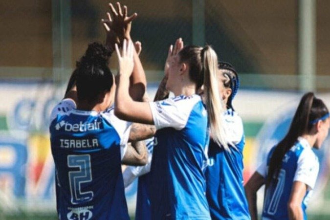 Jogadoras do Cruzeiro vibram com gol no finzinho do jogo contra o Bahia - (crédito: Foto: Gustavo Martins/Cruzeiro ) Jogadoras do Cruzeiro vibram com gol no finzinho do jogo contra o Bahia - (crédito: Foto: Gustavo Martins/Cruzeiro )