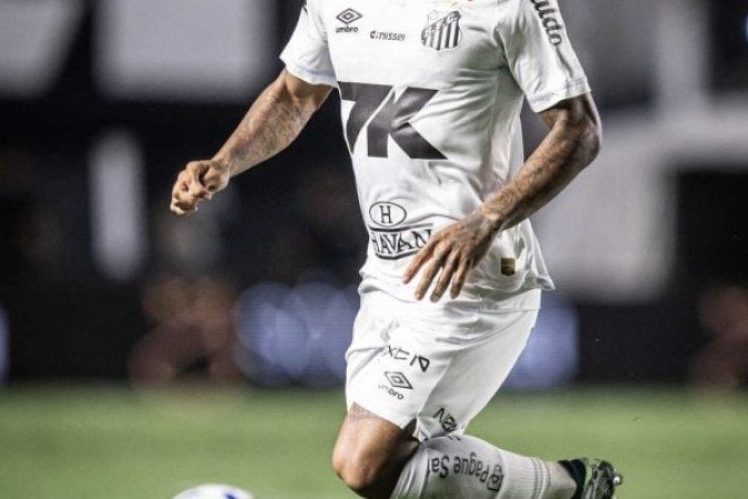 GABRIEL VERON - Muito vaiado em sua entrada, o jogador quase se consagrou com um belo passe na reta final de jogo, mas, a possÃ­vel expulsÃ£o do CearÃ¡, acabou sendo anulada pelo VAR. Nota: 5 - Foto; Raul Baretta/Santos FC