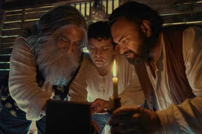 Ao centro, o ator Janer Villarreal