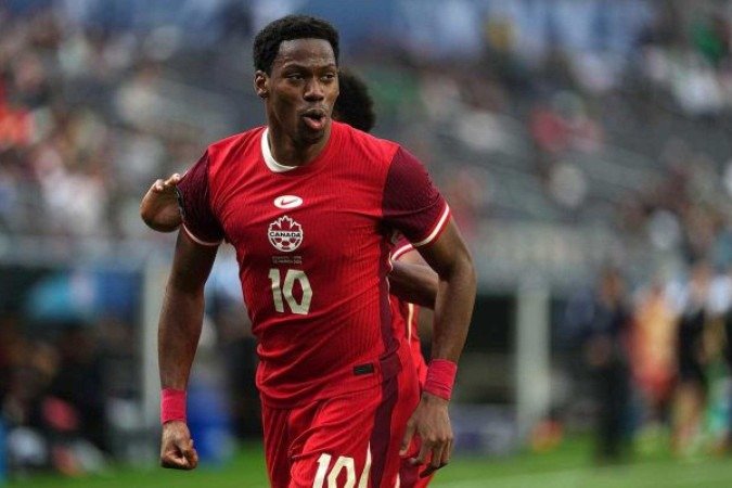 São 32 tentos em 62 aparições pela seleção do Canadá - (crédito: Foto: Michael Owens/Getty Images) São 32 tentos em 62 aparições pela seleção do Canadá - (crédito: Foto: Michael Owens/Getty Images)