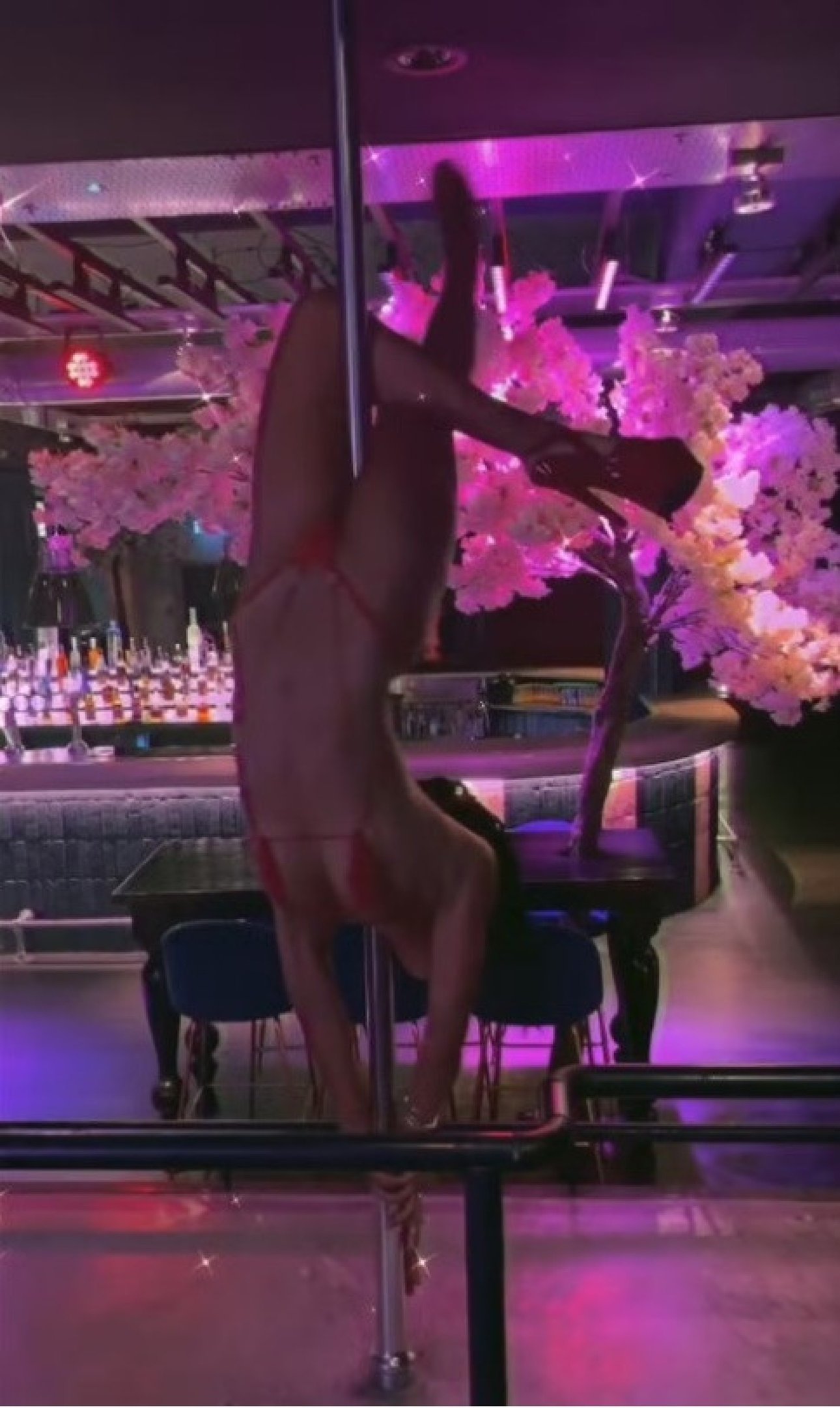 Clube de striptease For Your Eyes Only (FYEO)
