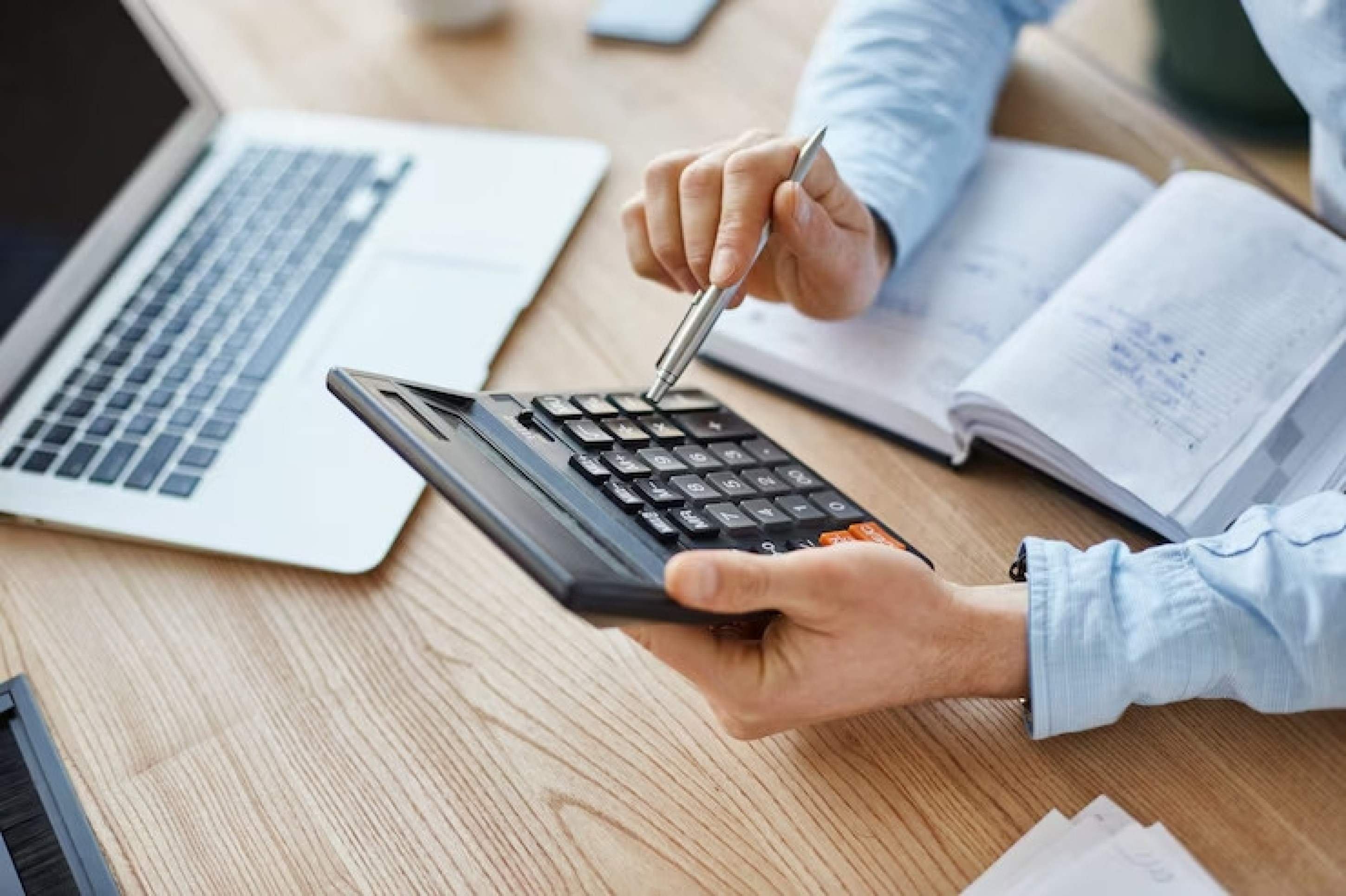 Inadimplência atinge 300 mil negócios a mais em 2024  -  (crédito: DINO)