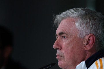  Real Madrid?s Italian coach Carlo Ancelotti gives a press conference at Real Madrid Sports City in Valdebebas ahead of their Liga football match against Mallorca, in Madrid on May 13, 2025. (Photo by Thomas COEX / AFP)
       -  (crédito: Thomas Coex/ AFP)