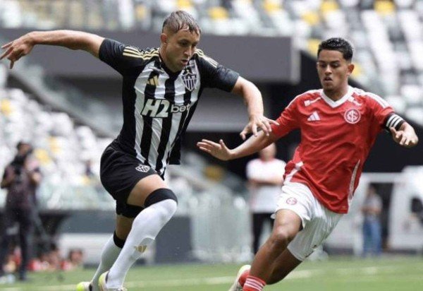 Foto: Divulgação / Galo na base