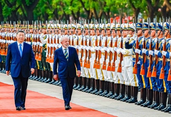 Lula e Xi Jinping realizaram uma reunião bilateral hoje em Pequim, onde assinaram cerca de 20 acordos de cooperação entre Brasil e China -  (crédito:  Ricardo Stuckert/PR)