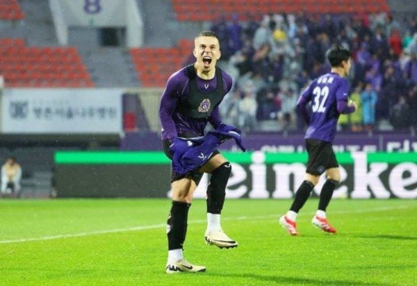 Fotos: Divulgação / FC Anyang