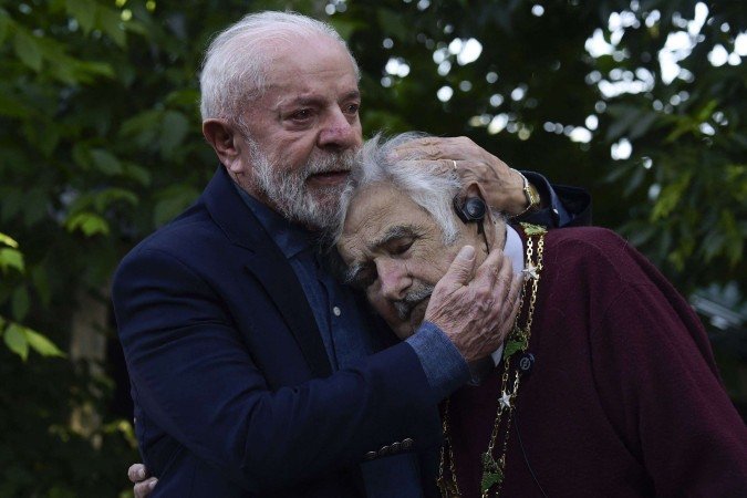 Lula e Mujica no último encontro, em março deste ano. A organização do funeral decidiu estender a duração da cerimônia de hoje para garantir a participação do líder brasileiro - (crédito: AFP) Lula e Mujica no último encontro, em março deste ano. A organização do funeral decidiu estender a duração da cerimônia de hoje para garantir a participação do líder brasileiro - (crédito: AFP)