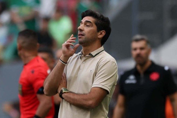 ABEL FERREIRA - O português fez girar bem o seu elenco e teve méritos ao conseguir quebrar bastante a primeira linha defensiva do São Paulo. Na segunda etapa, não conseguiu organizar bem o time e, mais uma vez, foi expulso, prejudicando o time com sua ausência na beira do campo e na próxima partida. Nota; 6 - Foto: Cesar Greco/Palmeiras
