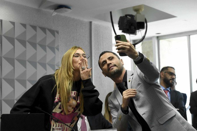 Selfie com Virgínia: o resumo da sessão de uma importante CPI - (crédito: Edilson Rodrigues/Agência Senad) Selfie com Virgínia: o resumo da sessão de uma importante CPI - (crédito: Edilson Rodrigues/Agência Senad)