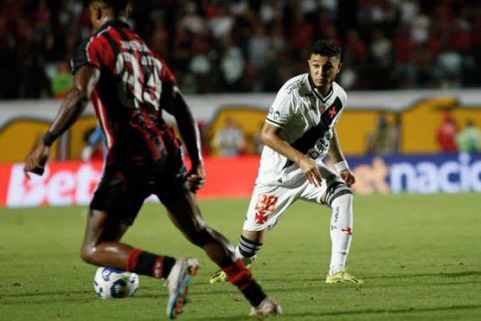 ADSON - Entrou para dar mais velocidade ao ataque cruzmaltino, mas pouco conseguiu fazer no confronto. Nota: 5 - Foto: Matheus Lima/Vasco