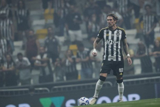 LYANCO: No primeiro tempo, acertou um lindo passe em uma jogada com uma cavada. No segundo, tentou repetir a jogada, mas errou e entregou a bola para Canobbio. Apesar disso, se recuperou e foi essencial para a vitória, demonstrando liderança e suporte defensivo. NOTA: 6,0 Foto: Pedro de Souza/Atlético