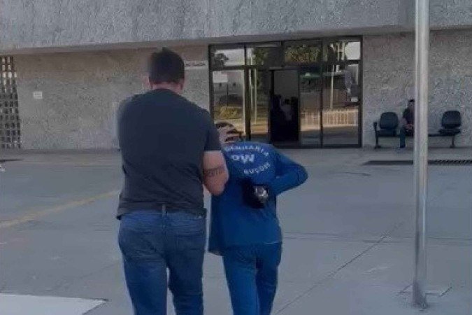 Homem foi preso pelos policiais da 35ª DP - (crédito: PCDF/Divulgação) Homem foi preso pelos policiais da 35ª DP - (crédito: PCDF/Divulgação)