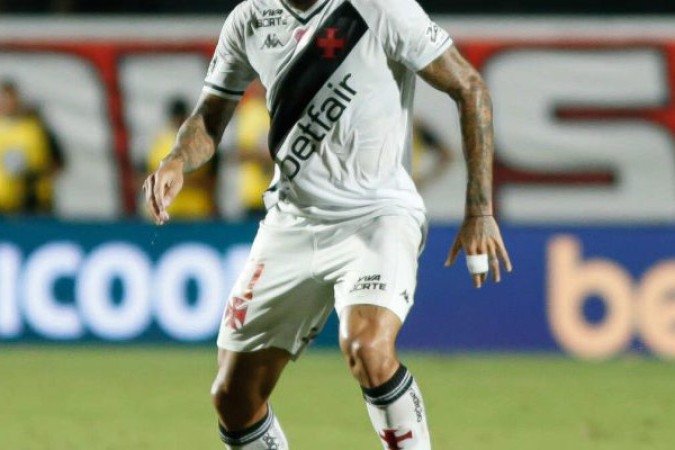 COUTINHO - Apareceu ao longo do jogo em uma flutuação pelo meio de campo. Por alguns momentos, atuou pela ponta. A forte movimentação pesou em sua condição física, já que estava muito cansado ao longo da segunda etapa. Nota: 5,5 - Foto: Matheus Lima/Vasco