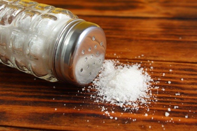O consumo excessivo de sal pode trazer problemas para à saúde (Imagem: snezhana k | Shutterstock) - (crédito: EdiCase) O consumo excessivo de sal pode trazer problemas para à saúde (Imagem: snezhana k | Shutterstock) - (crédito: EdiCase)
