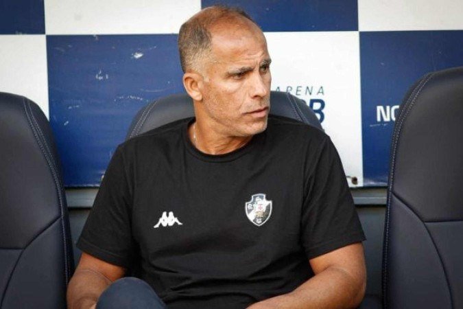 Felipe Loureiro não teve bons números no comando técnico, de forma interina, do Vasco - (crédito: Foto: Matheus Lima/Vasco) Felipe Loureiro não teve bons números no comando técnico, de forma interina, do Vasco - (crédito: Foto: Matheus Lima/Vasco)