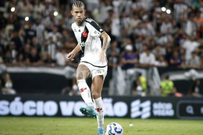 JOÃO VICTOR - Por conta do novo estilo de jogo vascaíno, apareceu bastante fora da área. Conseguiu trabalhar bem em meio ao formato de jogo de Diniz. Por outro lado, pouco conseguiu contribuir ao longo da partida. Nota: 5,5 - Foto: Matheus Lima/Vasco