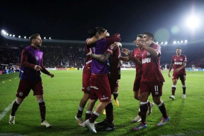 LANÚS - Os argentinos entraram com um pouco de cautela no jogo, tentando se aproveitar dos erros vascaínos. Como a estratégia não deu certo, o Lanús voltou melhor no segundo tempo, conseguiu trazer o jogo mais para si e chegou ao gol da classificação. Nota: 6,5 - Foto: Divulgação/Conmebol