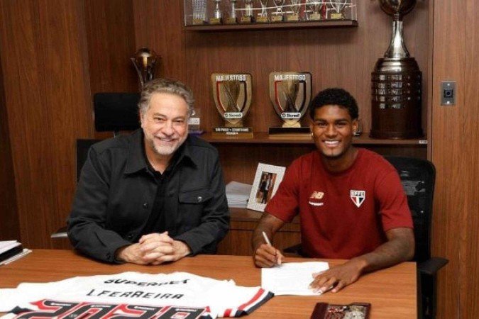 Lucas Ferreira estendeu seu vínculo por mais quatro temporadas - (crédito: Foto: Rubens Chiri/São Paulo FC) Lucas Ferreira estendeu seu vínculo por mais quatro temporadas - (crédito: Foto: Rubens Chiri/São Paulo FC)