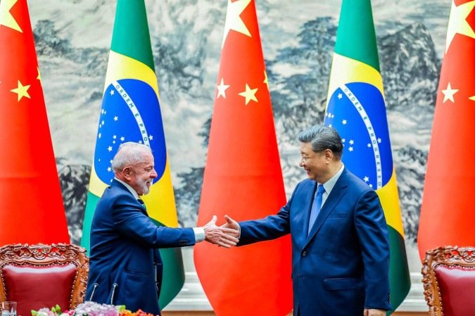 Lula e Xi Jinping assinaram 20 acordos de cooperação entre Brasil e China, em áreas que vão desde programa de satélites à agricultura - (crédito: Ricardo Stuckert/PR) Lula e Xi Jinping assinaram 20 acordos de cooperação entre Brasil e China, em áreas que vão desde programa de satélites à agricultura - (crédito: Ricardo Stuckert/PR)