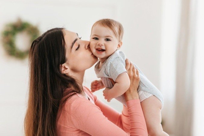 A alergia à proteína do leite de vaca é muito comum até o primeiro ano do bebê (Imagem: Prostock-studio | Shutterstock) - (crédito: EdiCase) A alergia à proteína do leite de vaca é muito comum até o primeiro ano do bebê (Imagem: Prostock-studio | Shutterstock) - (crédito: EdiCase)