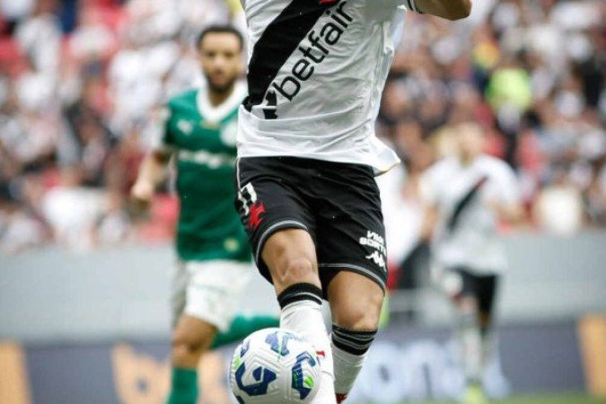 NUNO MOREIRA - Mais um jogador do campo de ataque apareceu pouco no jogo. Não conseguiu se aproximar das jogadas e teve uma atuação mais discreta. Nota: 5 - Foto: Matheus Lima/Vasco
