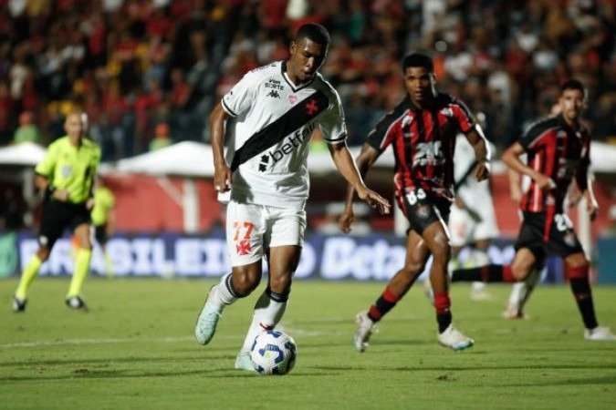 RAYAN - Teve uma atuação mais discreta ao longo da partida, com pouca participação e ações mais discretas. Nota: 5 - Foto: Matheus Lima/Vasco