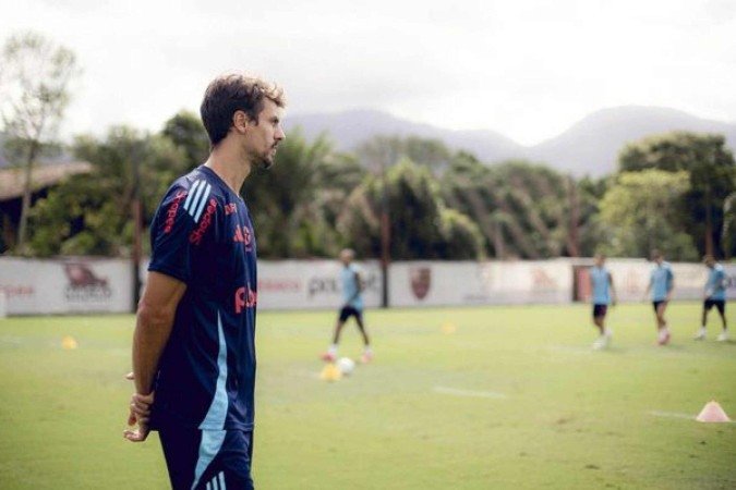 Rodrigo Caio faz parte da comissão técnica do Flamengo - (crédito: Foto: Adriano Fontes/Flamengo) Rodrigo Caio faz parte da comissão técnica do Flamengo - (crédito: Foto: Adriano Fontes/Flamengo)