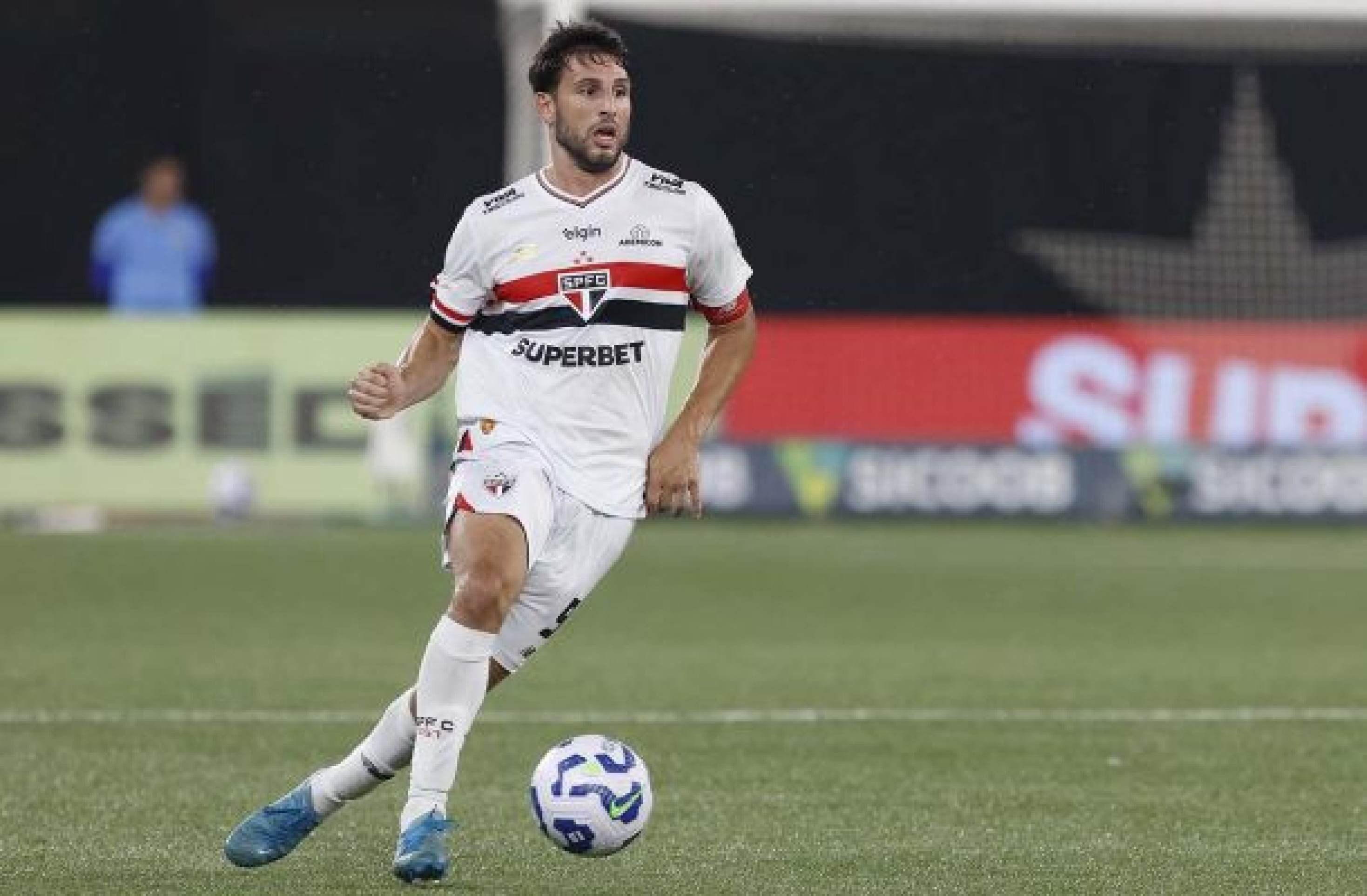 Calleri inicia tratamento no São Paulo após cirurgia no joelho