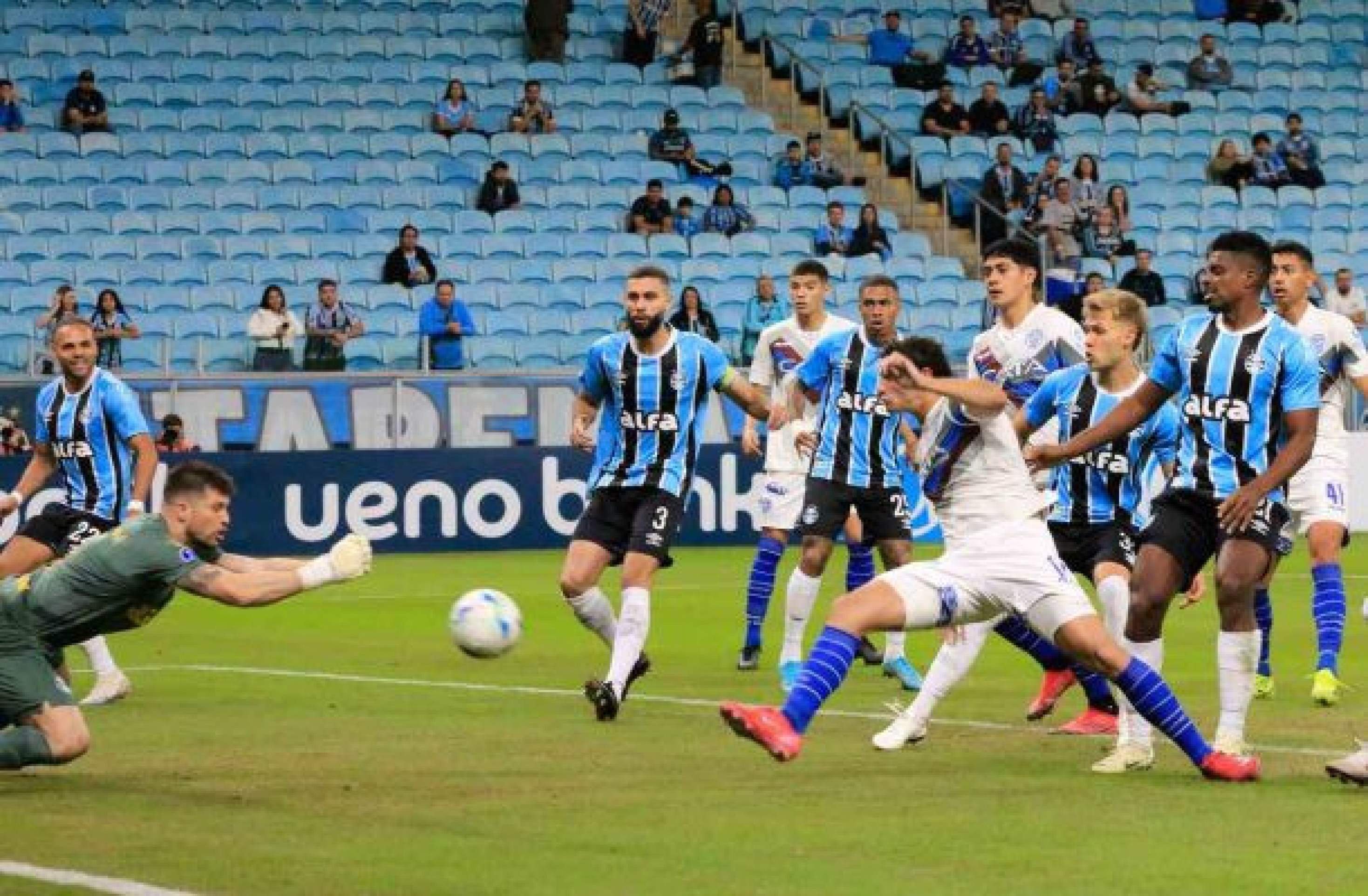 Andino aproveita vacilo do Grêmio e faz o gol de empate do Godoy Cruz, neste 1 a 1, pelo Grupo D da Sul-Americana -  (crédito:  Foto: Divulgação/Godoy Cruz)