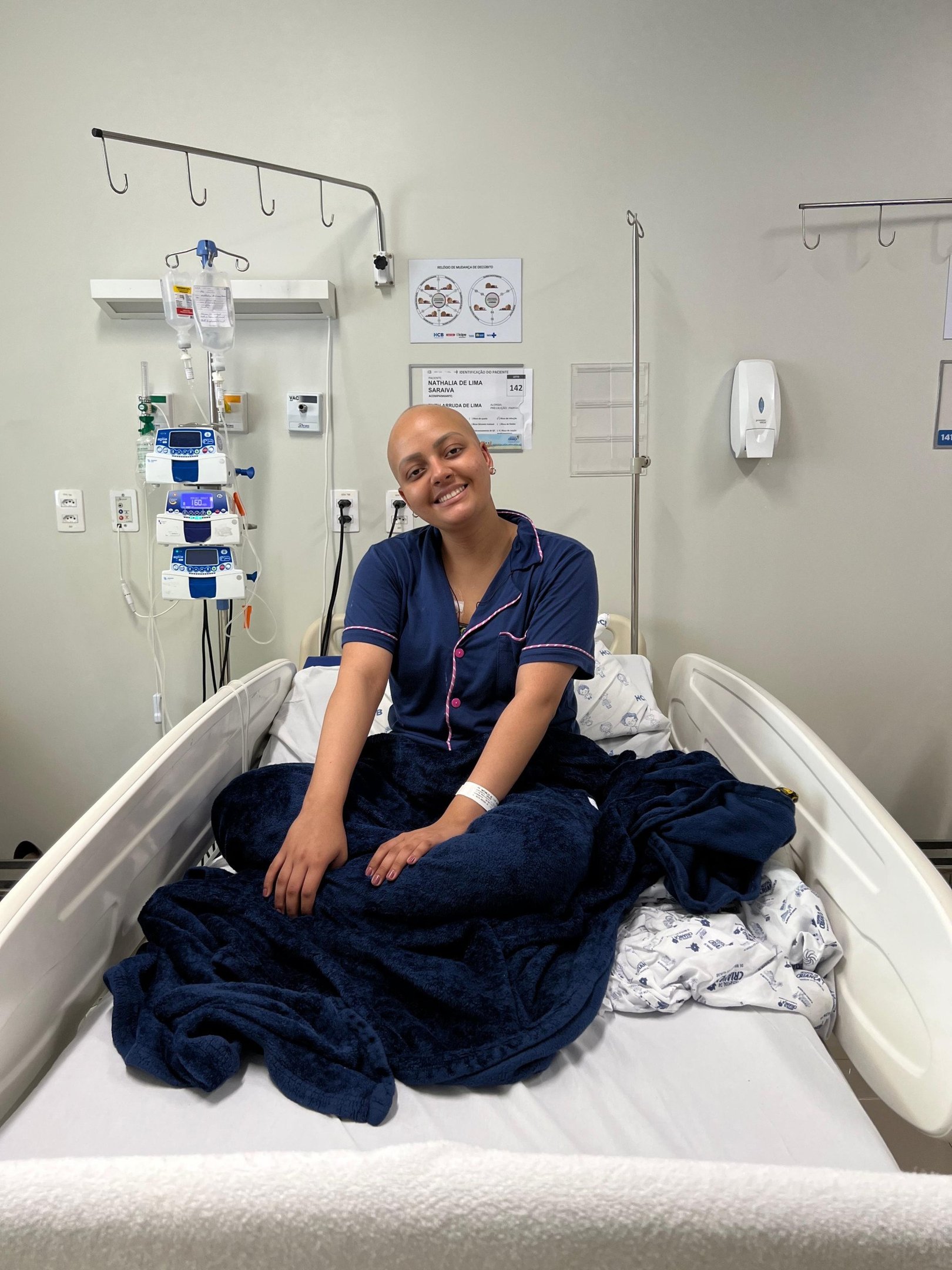 Por ser um tipo de câncer raro, Nathalia precisou fazer parte do tratamento no exterior 
