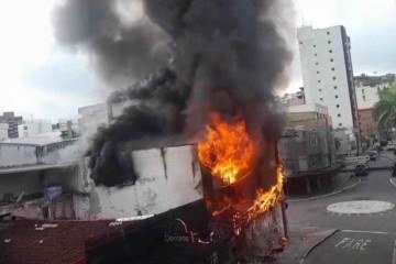 Bombeiros atuaram no combate às chamas por cerca de uma hora -  (crédito: CBMMG/Divulgação)