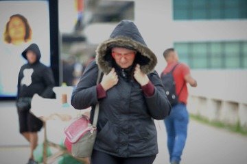 As baixas temperaturas pegaram de surpresa quem saia de casa. Segundo o Inmet, a sensação térmica alcançou os 10°C -  (crédito: Ed. Alves/CB/DA.Press)