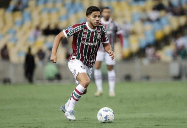 NONATO â?? Poderia aparecer mais no ataque, como fez uma vez chutando com perigo no primeiro tempo. Mas ficou jogando o basicÃ£o no meio de campo, trocando passes , mesmo como UniÃ³n EspaÃ±ola sem assustar. Nota: 6,0. Foto: Lucas MerÃ§on e Marcelo GonÃ§alves