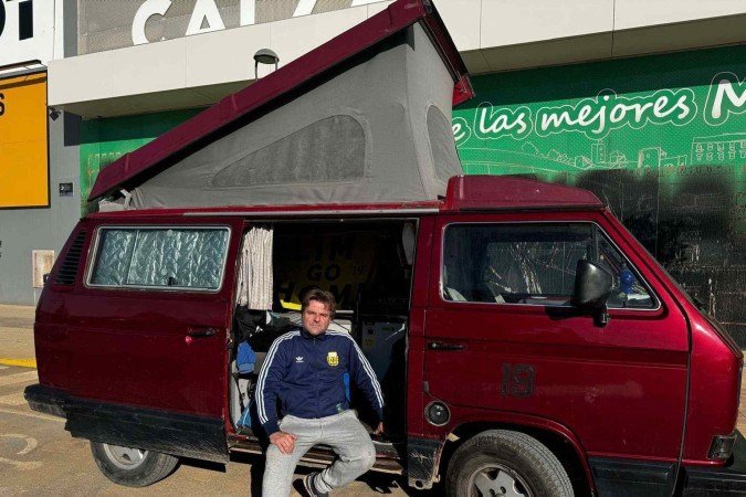 A van de José Ignacio Ponce estacionada em frente ao prédio de seu imóvel - (crédito: Arquivo pessoal de José Ignacio Ponce) A van de José Ignacio Ponce estacionada em frente ao prédio de seu imóvel - (crédito: Arquivo pessoal de José Ignacio Ponce)