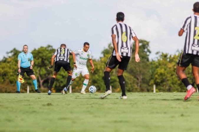 Santos conquistou importante vitória fora de casa - (crédito: Foto: AssCom Dourado) Santos conquistou importante vitória fora de casa - (crédito: Foto: AssCom Dourado)