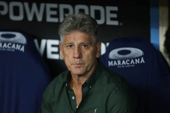 TÉCNICO: RENATO GAÚCHO – Seu time alternou altos e baixos. Poderia buscar lançar um time mais ofensivo, mas retardou ao máximo aos mudanças. No fim, a equipe, bem superior, venceu, mas sem brilho.  Nota: 5,5. Foto: Lucas Merçon e Marcelo Gonçalves