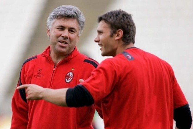 Shevchenko e Ancelotti em treino do Milan em 2005 - (crédito: Photo by Lars Baron/Bongarts/Getty Images ) Shevchenko e Ancelotti em treino do Milan em 2005 - (crédito: Photo by Lars Baron/Bongarts/Getty Images )