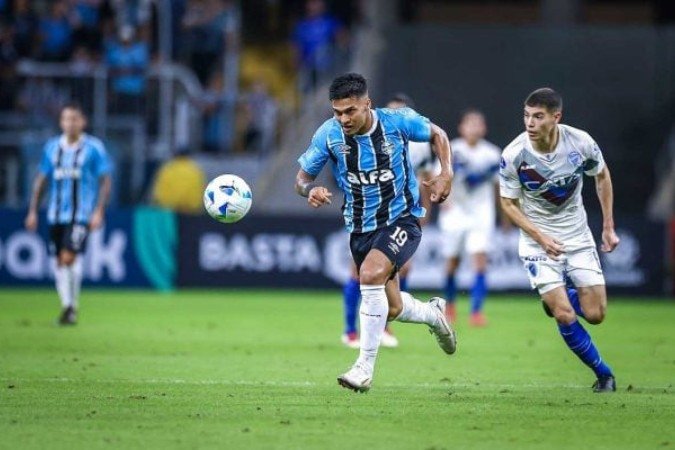 Arezo novamente indica possiblidade em voltar ao Peñarol e causa incômodo no Grêmio - (crédito: Foto: Lucas Uebel / Grêmio FBPA) Arezo novamente indica possiblidade em voltar ao Peñarol e causa incômodo no Grêmio - (crédito: Foto: Lucas Uebel / Grêmio FBPA)