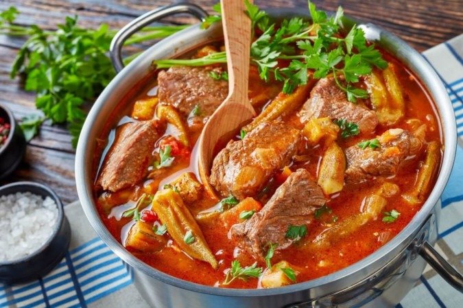 Carne bovina com quiabo (Imagem: from my point of view | Shutterstock) -  (crédito: EdiCase)