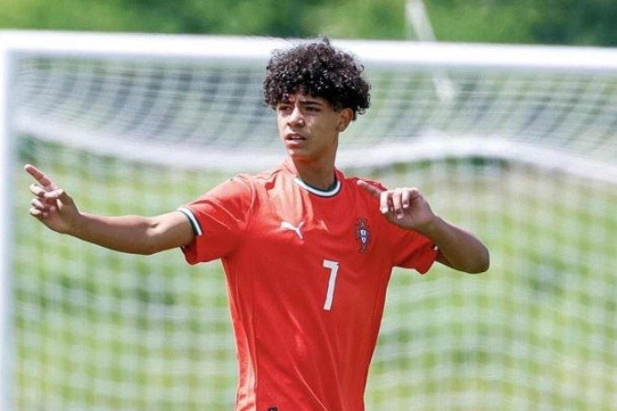Filho de Cristiano Ronaldo estreou na categoria sub-15 da seleção de Portugal - (crédito: - Foto: Reprodução / x.com / Cristiano Ronaldo) Filho de Cristiano Ronaldo estreou na categoria sub-15 da seleção de Portugal - (crédito: - Foto: Reprodução / x.com / Cristiano Ronaldo)