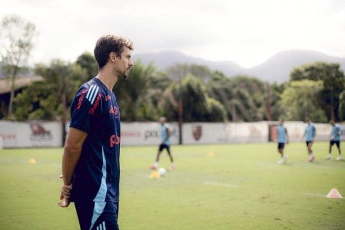 Rodrigo Caio foi contratado para compor a comissão técnica de Filipe Luís - (crédito: - Foto: Adriano Fontes/Flamengo) Rodrigo Caio foi contratado para compor a comissão técnica de Filipe Luís - (crédito: - Foto: Adriano Fontes/Flamengo)