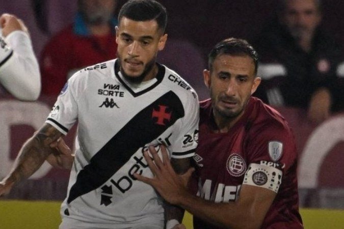 Coutinho teve uma atuação mais intensa na estreia de Diniz - (crédito: Foto: Divulgação/Lanús) Coutinho teve uma atuação mais intensa na estreia de Diniz - (crédito: Foto: Divulgação/Lanús)